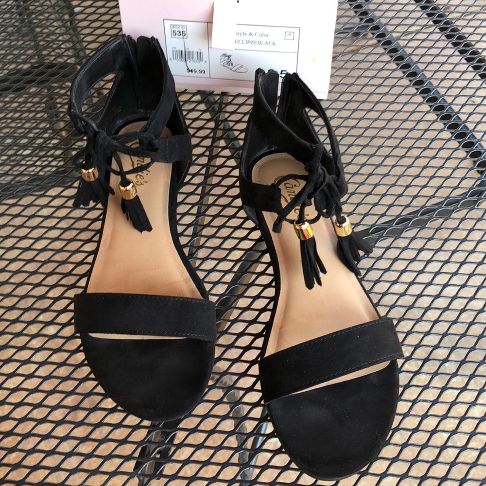 Candie’s black sandal